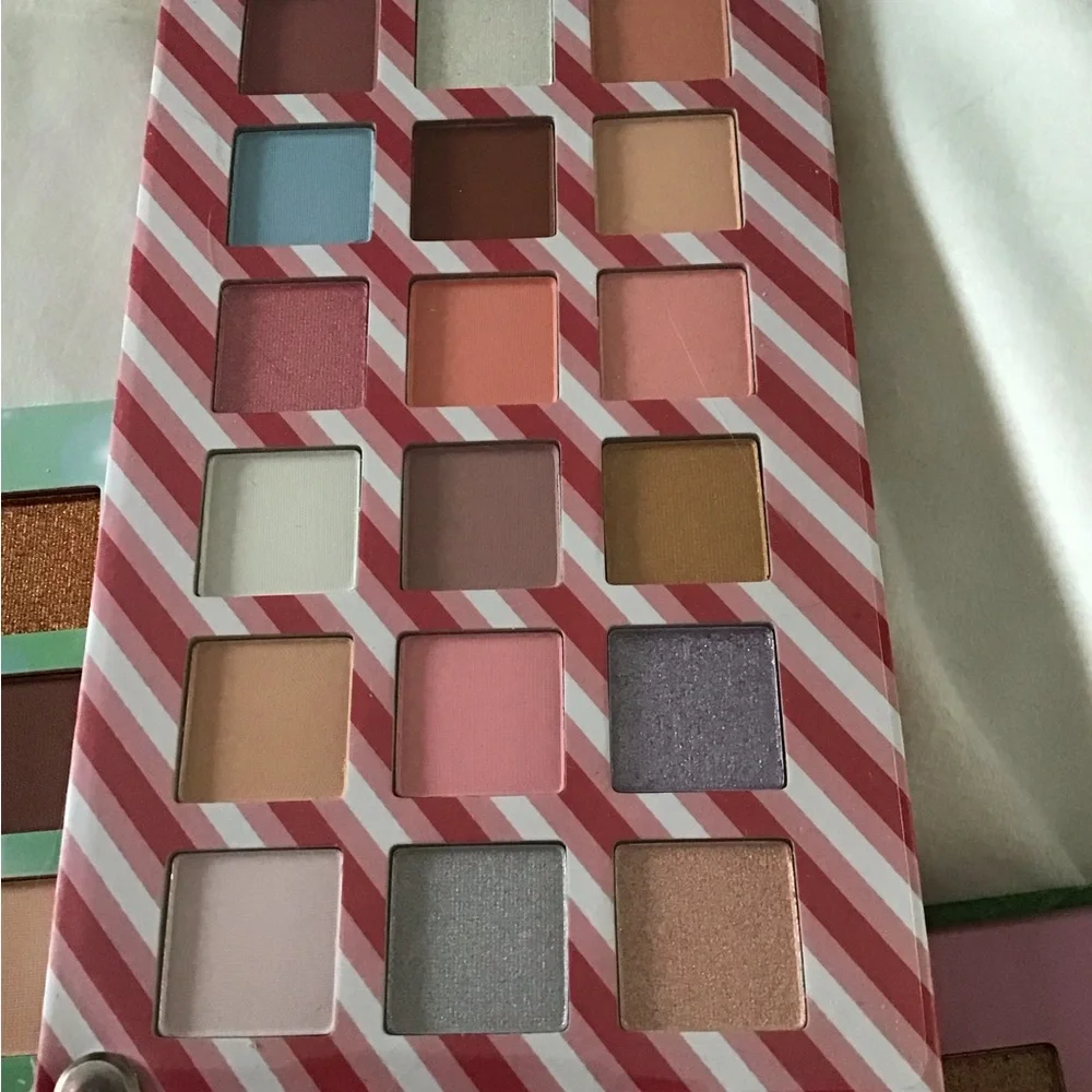 Makeup Revolution Limited Edition ELF 4 Eyeshadow Palette Set New In Box - Picture 6 of 8